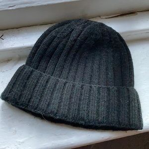 UO // Black Knit Beanie // OS